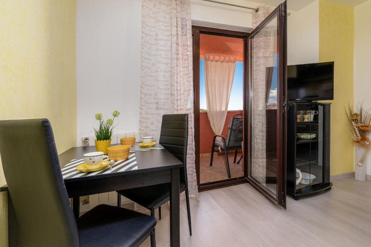 Apartments Miri 브르사르 외부 사진